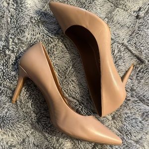Calvin Klein nude pumps 10W like new worn once